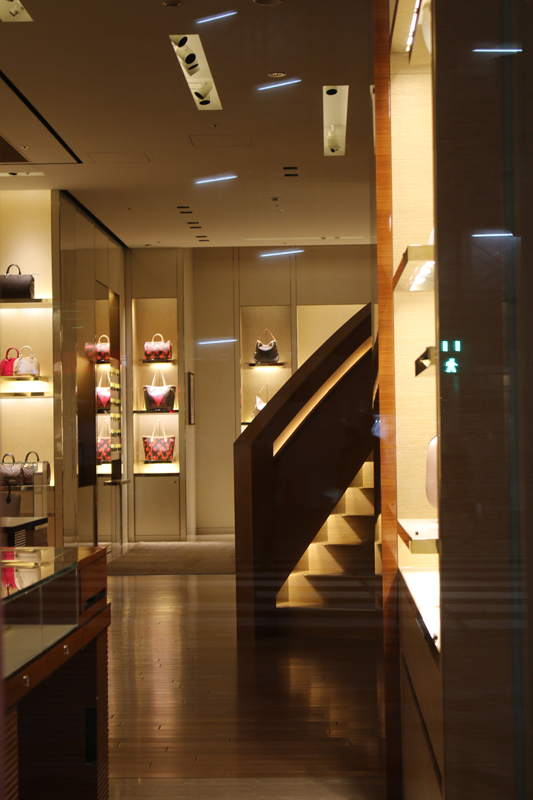 ルイヴィトンのお店