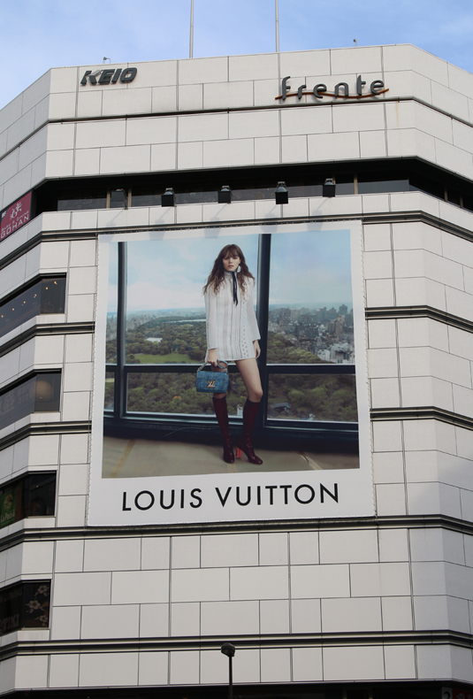 ルイヴィトンの看板
